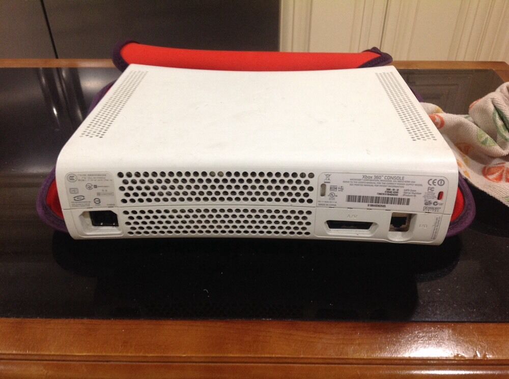 Xbox 360 White Console + Controller + HDD (Red Ring Of Death) NOT WORKING