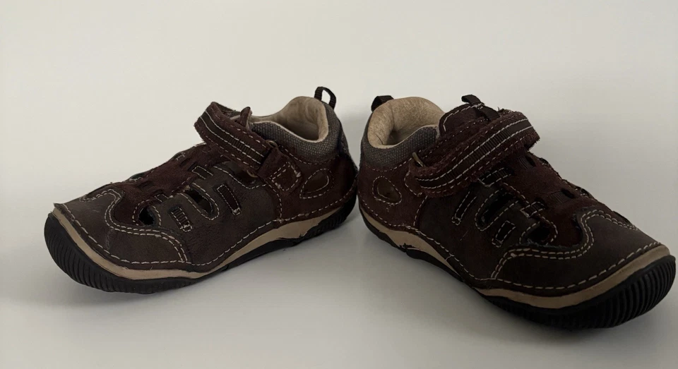 Sandalias Stride Rite marrón para niños pequeños talla 6xw Foto 4 de 4