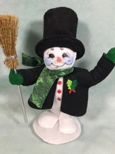 ANNALEE Evergreen Snowman 5” Black Top Hat & Coat 2021  Hat makes him 7" tall!