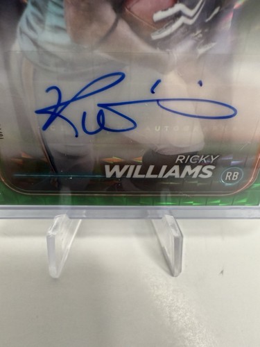 2024 Topps Chrome Ricky Williams Auto Variation Green Refractor 64/99 - Picture 8 of 9