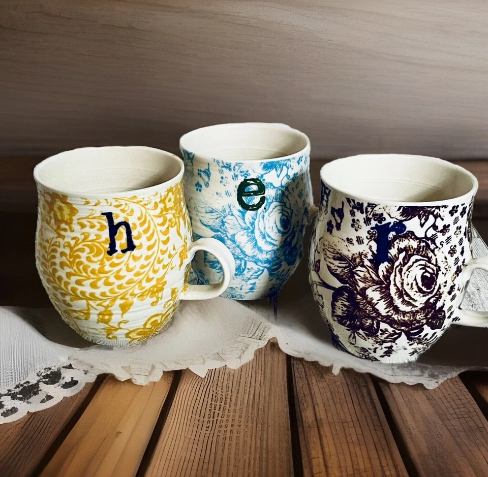 ANTHROPOLOGIE “H.E.R” Tazas de café de cosecha propia ~ 41/4" ~ Juego floral amarillo, azul y marrón Foto 2 de 4