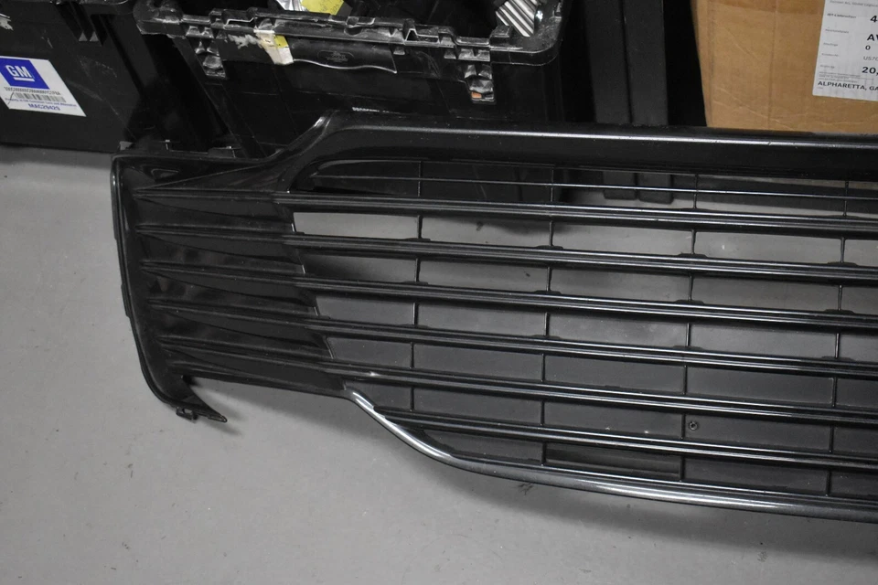 REJILLA INFERIOR DELANTERA TOYOTA CAMRY CAMIONETA LOCAL FABRICANTE DE EQUIPOS ORIGINALES DE FÁBRICA Foto 2 de 4