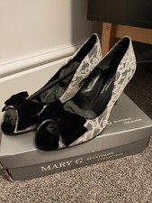 New boxed MARY G BY ULTIMATE COLLECTION Black Lace Peep Toe Shoes -  size 7