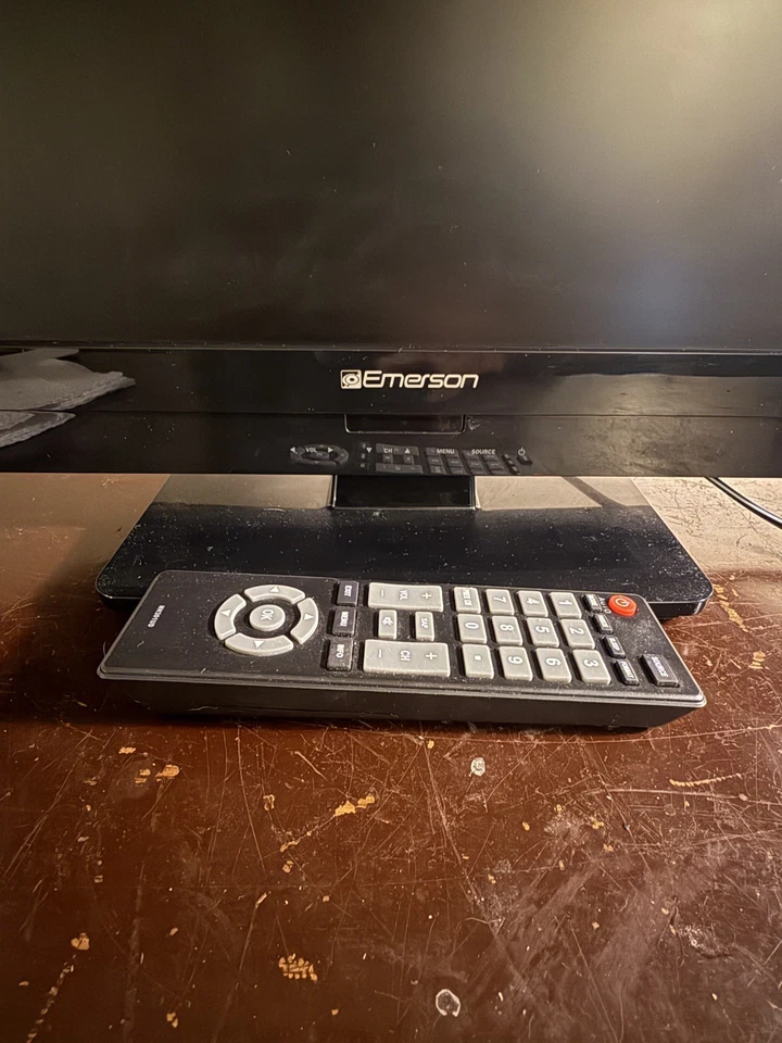 EMERSON LE220EM3 22 Inch LED TV PC GAMING TELEVISION TESTED WORKS W REMOTE - Image 3 of 4