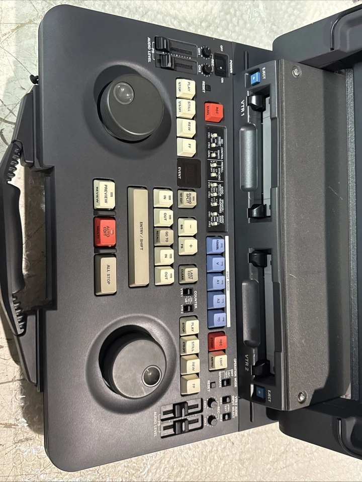 Panasonic AJ-LT75 DVCPRO Editor de Lap-Top Editor Digital Video Cassette Profesional VTR Foto 2 de 4