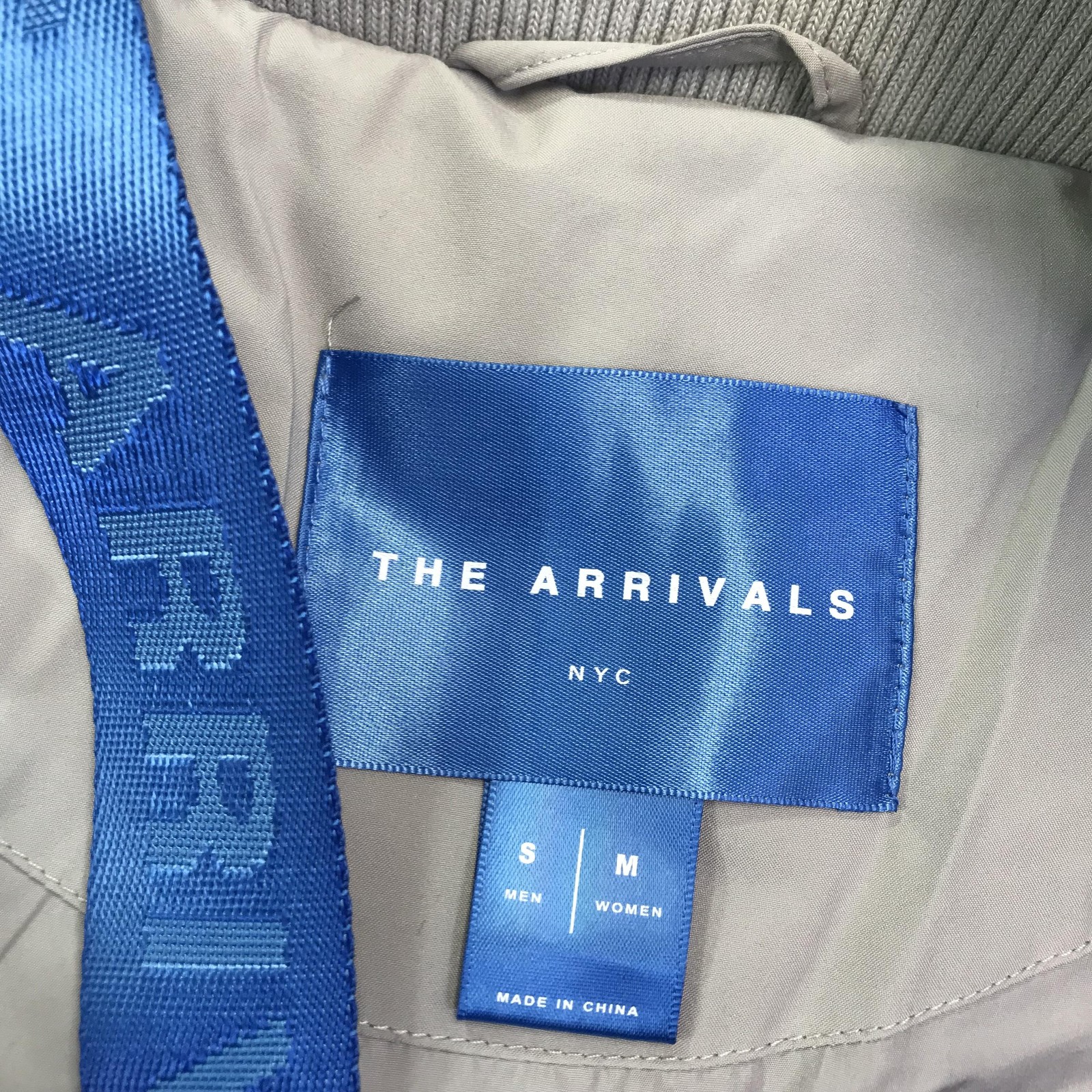 The Arrivals Puffer Jacket Mens Small Gray Hooded Down Coat NYC Modern Winter