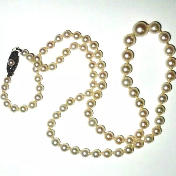 Mikimoto Graduating Pearl Necklace Petite A quality Pearls 18