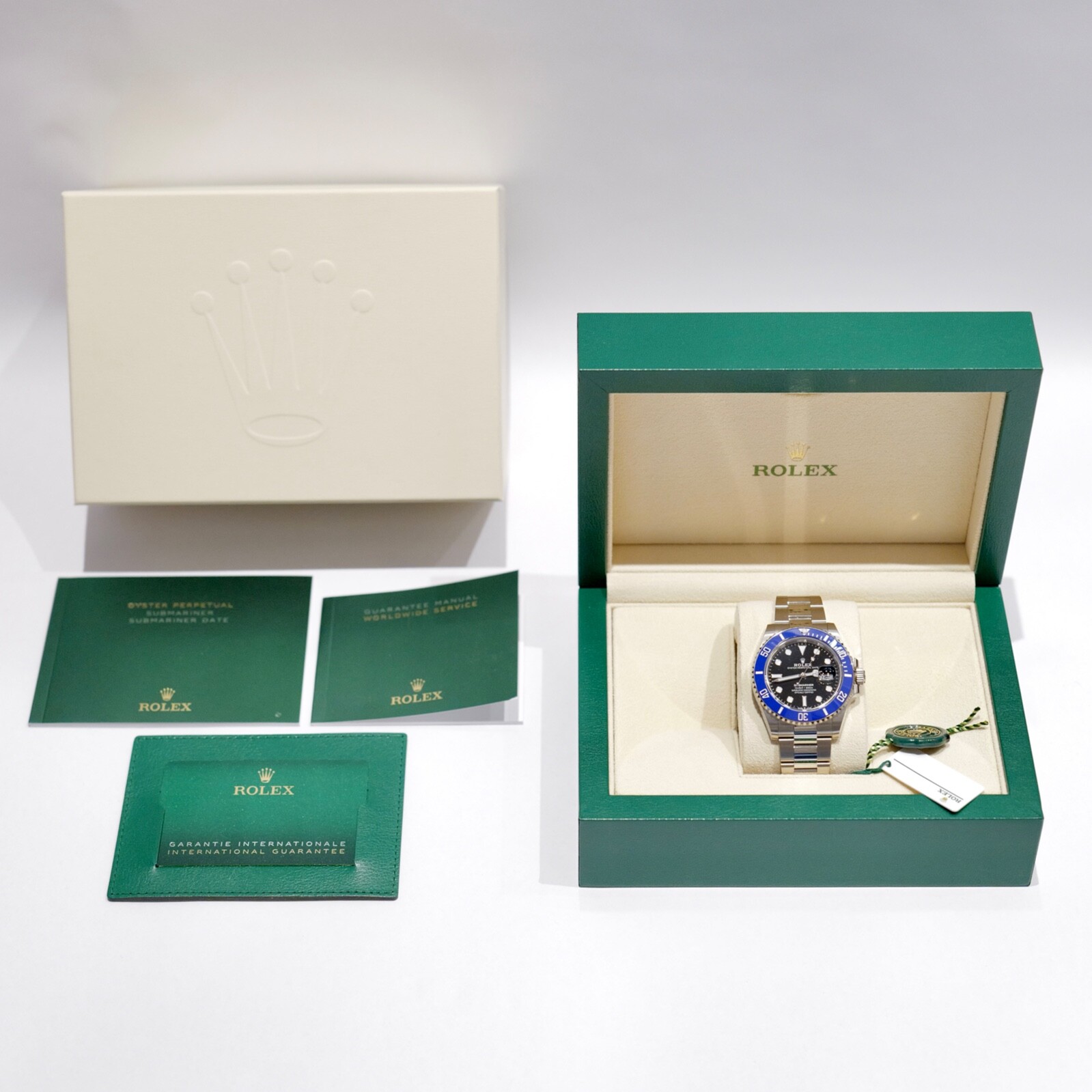 Rolex Submariner 126619LB Box and Papers 2023 NEW/UNWORN Full Set image 5
