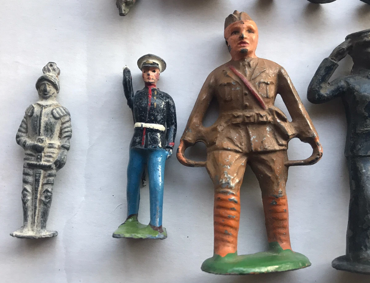 Lot Of 11 VINTAGE CAST METAL LEAD TOY SOLDIER MILITARY WAR FIGURES