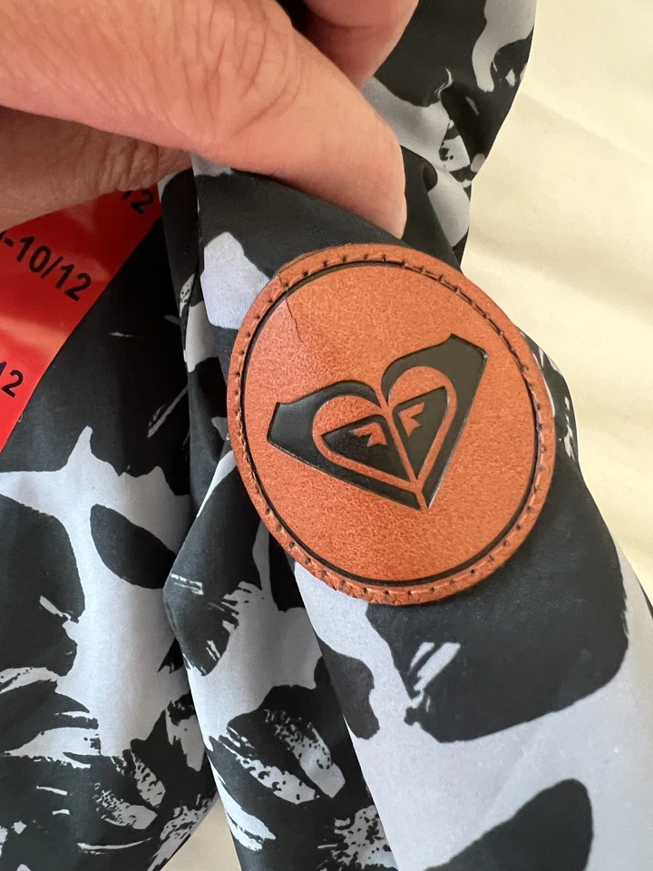 Nova Jaqueta Roxy Youth Girls 10-12 Parka com Capuz Floral Preta Rosa Esqui Neve Nova Com Etiqueta - Imagem 2 de 4