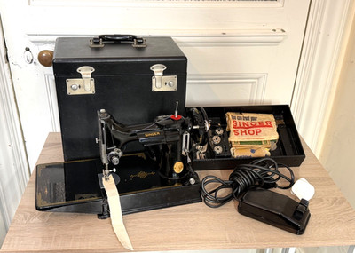 Singer 221k Featherweight 50er Jahre Nähmaschine komplett gewartet mit Zubehör