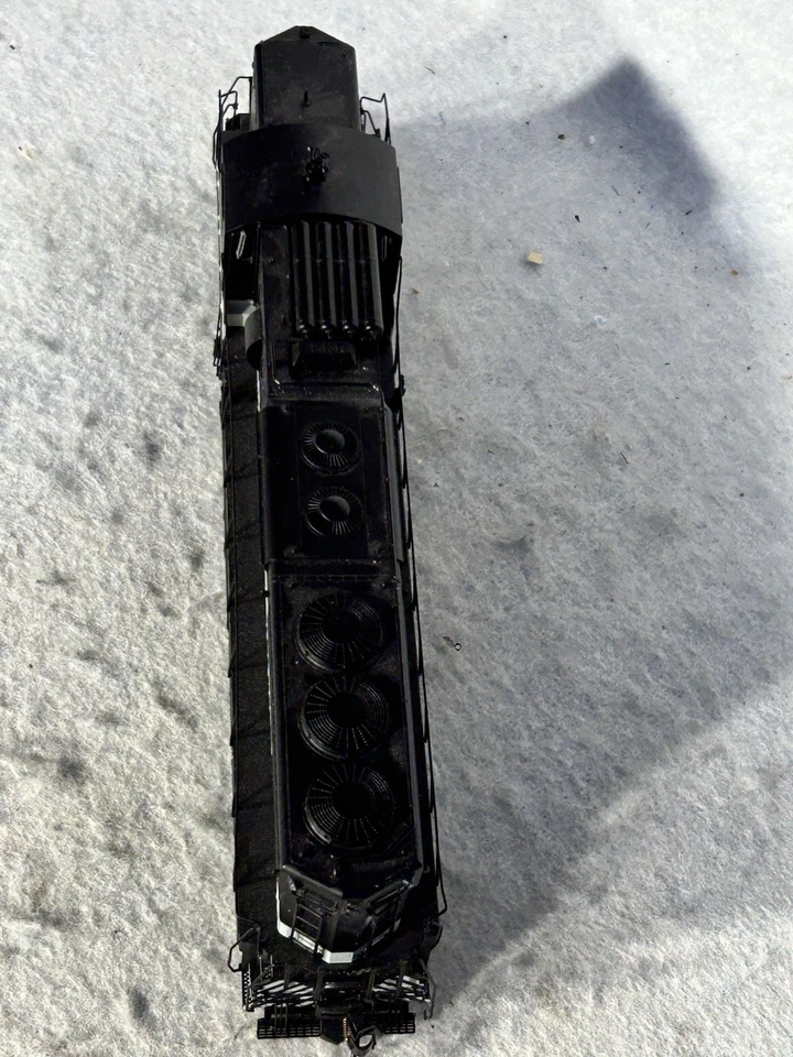 Handsome Atlas Silver Southern RR SD-24 DCC Loco HO Tuxedo Scheme - Image 4 of 4