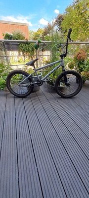 BMX Fahrrad 18 ZOLL Mongose Freestyle Legion L18 Silber