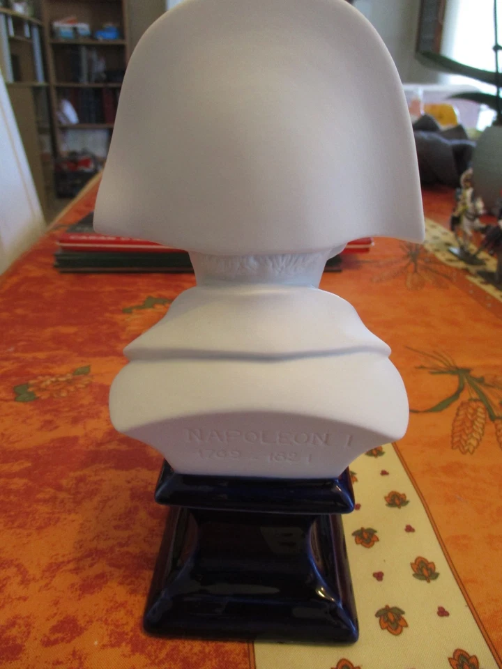 BUSTE DE L' EMPEREUR NAPOLEON EN PORCELAINE BLANCHE BISCUIT ET BLEU - LIMOGES - Photo 3/4