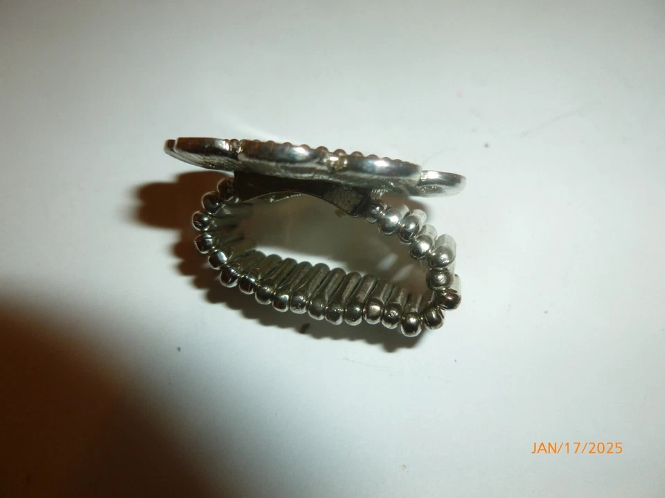 Vintage Iridescent Faux Abalone Shell Flower Silver Tone Stretch Ring - Image 4 of 4