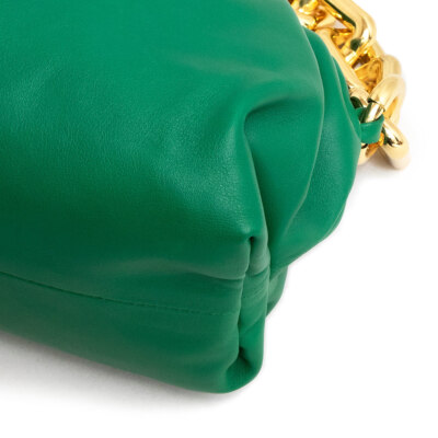 【BOTTEGA VENETA】トウキョウ/関税送料込 Bottega Veneta The Chain Pouch Shoulder Bag Calfskin Leather