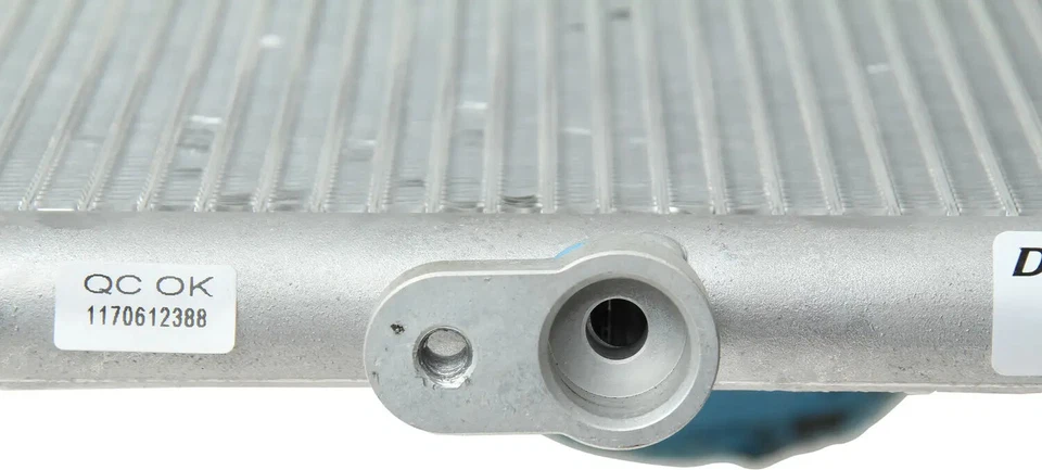 Condensador de aire acondicionado DENSO 477-0781 para 10-13 Subaru Legacy Outback Foto 2 de 4