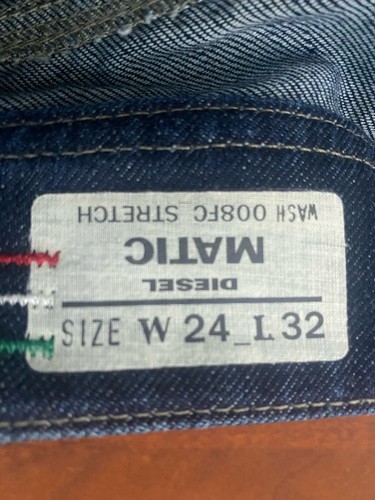 DIESEL Italy Women's LIV Sz 24 x 30 Blue Jeans Straight Leg Dark Wash 008FC - Picture 4 of 13