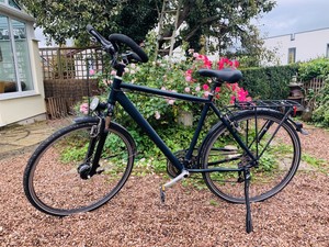 hybrid bike with front suspension