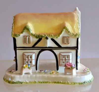 Atemberaubender Coalport ''The Coaching Inn'' Fine Bone China Ornament 10 cm hoch