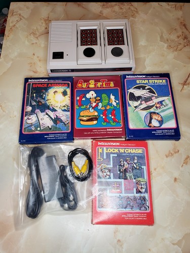 Mattel Electronics Intellivision II Konsolen System / 4 Spiele / getestet FUNKTIONIERT!