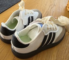 Sneaker Kinder Gr 32 
