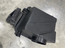 2019-2021 GENESIS G70 FRONT AIR CLEANER FILTER HOUSING BOX OEM.
