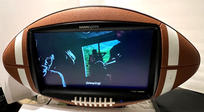 Hannspree 24  LCD Flat Screen TV ST24HMUB - No Remote - Football Display