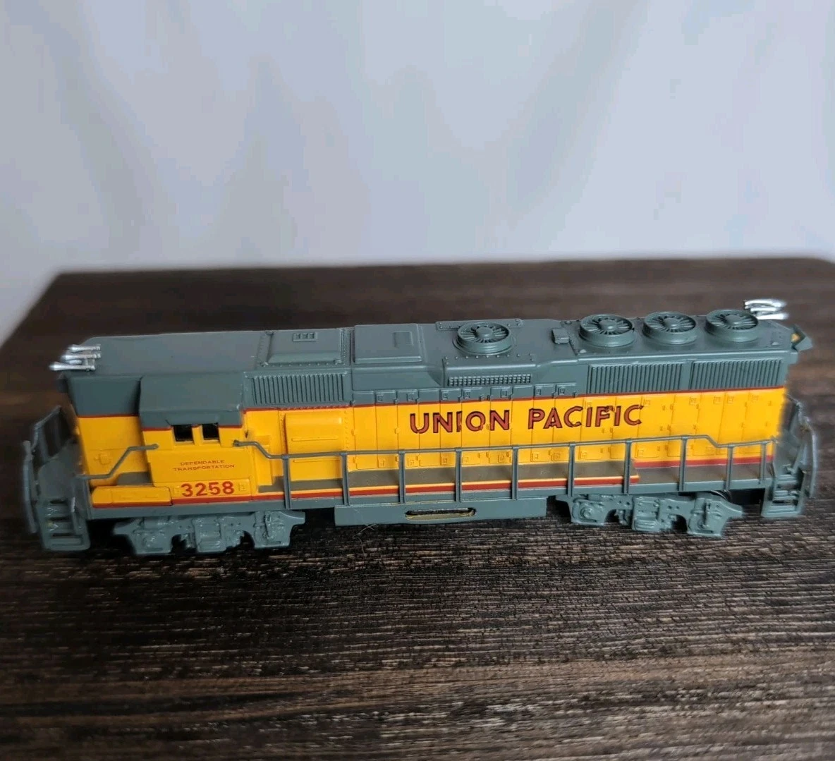 Bachmann N Union Pacific Railroad Yellow Model Railroad