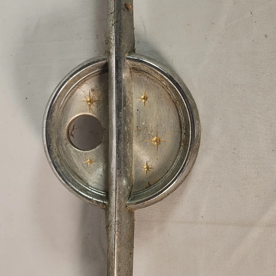 Oldsmobile 88 98 Series 1956 emblema de adorno de manija de maletero 567458 Foto 2 de 4