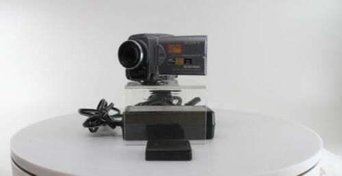 Sony PAL microMV Handycamcorder 10-facher Zoom Videoübertragung – Klasse A (DCR-IP55) - Bild 1 von 4