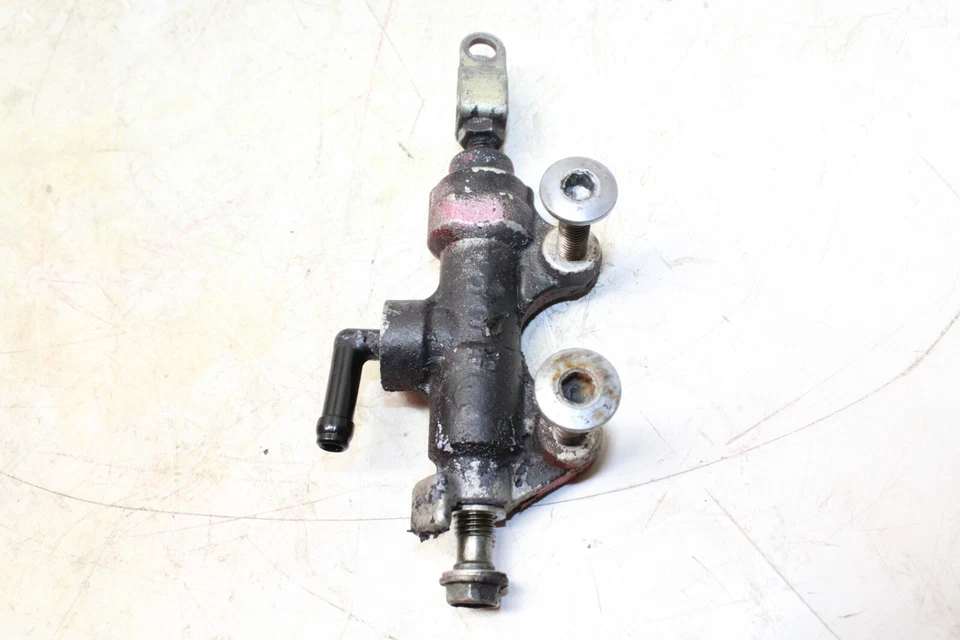 06-08 KAWASAKI NINJA 650R EX650A OEM FRENO TRASERO CILINDRO MAESTRO Foto 3 de 3