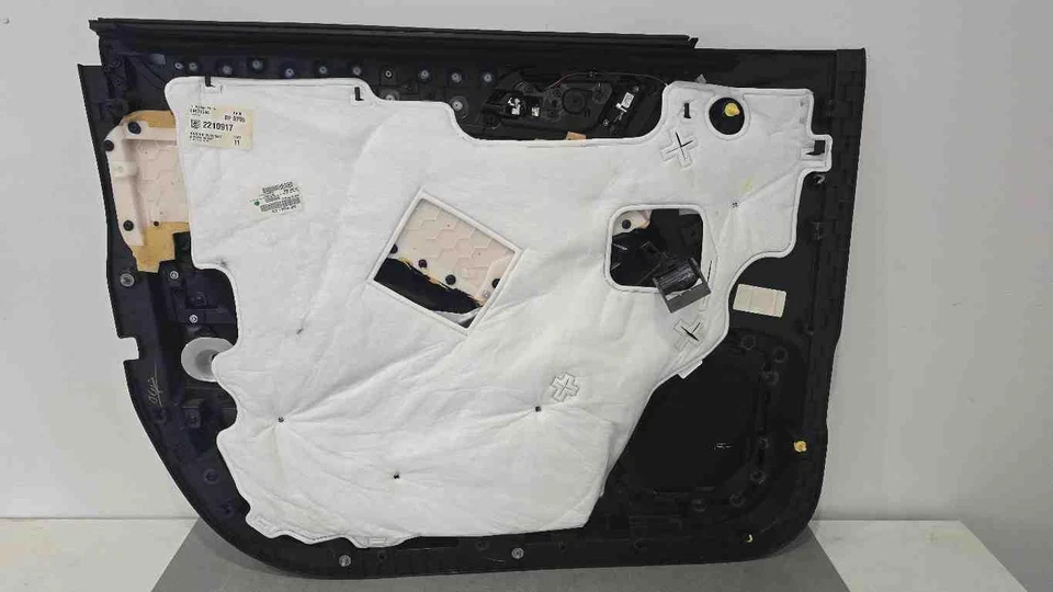 Chevrolet Suburban 2017-2020 panel de moldura de puerta delantera derecha OEM 84365646 Foto 4 de 4