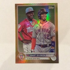 2022 Topps Gold Foil #98 NL East Division Smiles