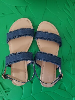 NWOT little Girl Shoes Size 4