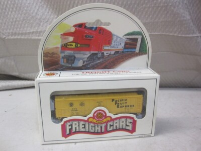 Bachmann N Scale 70950 Pacific Fruit Express 51' Steel Reefer - New