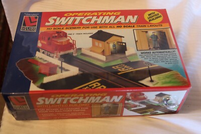 HO Scale, Life-Like, Operating Switchman & Lighted Building #8203 BNOS Sealed