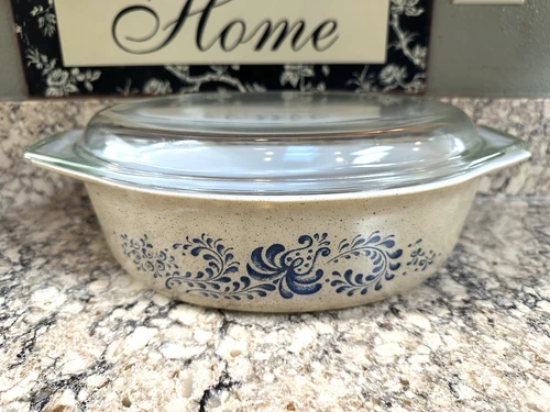 Vintage Pyrex Homestead Casserole Dish with Lid 2.5 Qt 045 Blue Scroll Speckled