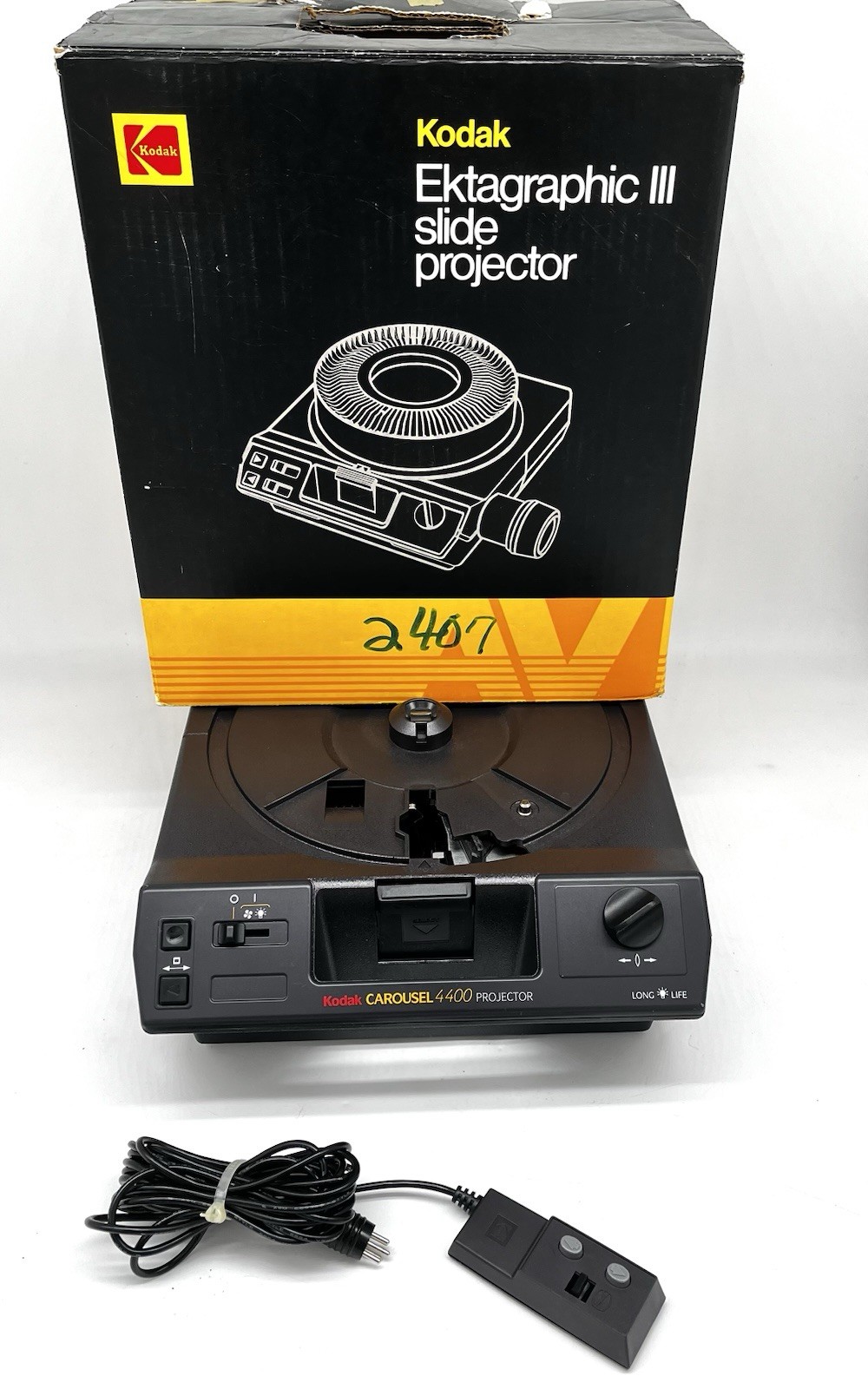 Kodak 4400 Ektagraphic III Carousel Slide Projector  W/ Original Box