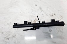 Citroen Xsara Picasso 2001 Fuel injector rail (injectors)(fuel dis #2046904-09