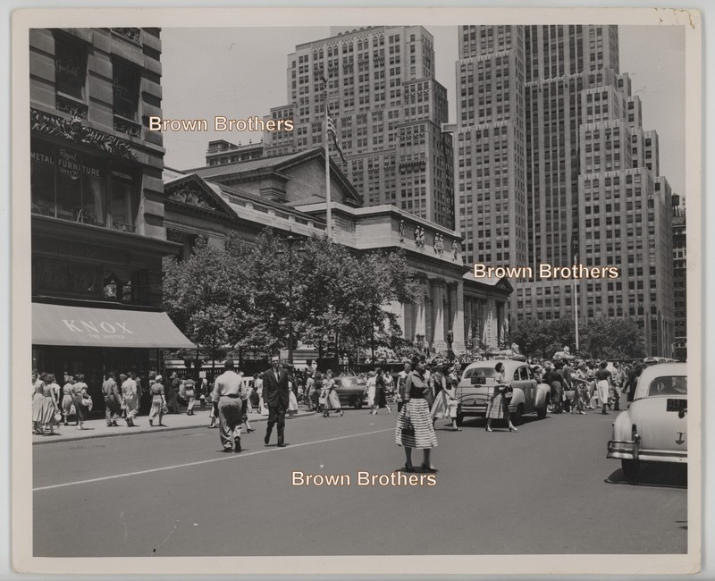 Vintage 1950s NYC 5th Ave Shoppers Knox Hatters Library Radio City Photos #2 (2