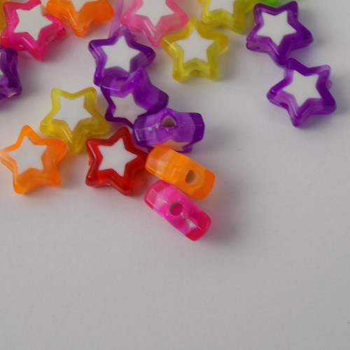 Star Shaped Plastic Spacer Beads Lot of 108 Kids Crafts Purple Red Pink Yellow - Picture 2 of 7