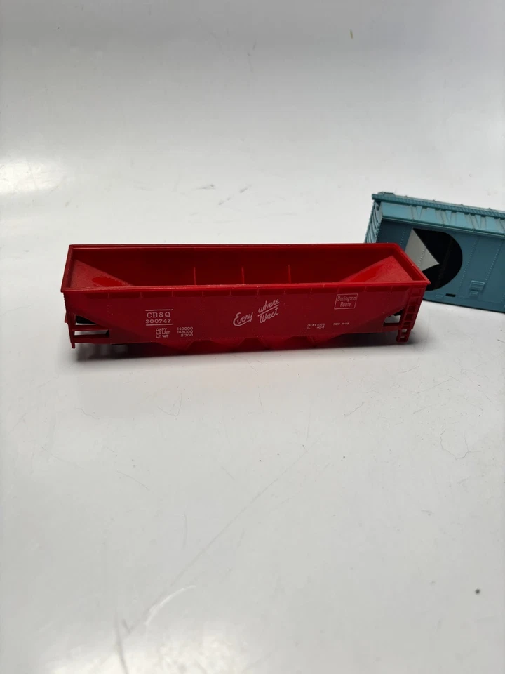 Lot 3 Tyco Mantua Northern HO Flat Car GN 42953, CP Rail 56767 Blue, CB&O 300747 - Image 2 of 4