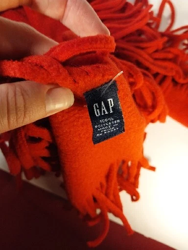 Bufanda polar roja con flecos Gap Y2K  Foto 2 de 4
