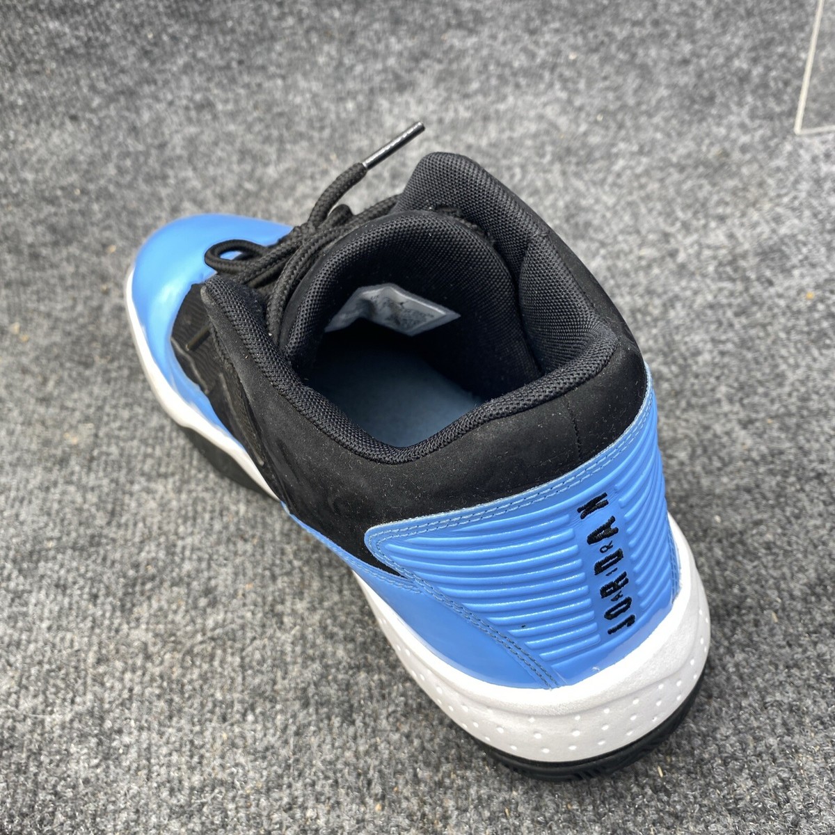 Jordan Shoes Men 9.5 Max Aura 2 Black University Blue 