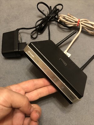 Original D-Link DIR-615 300 Mbps 4-Port 100 Mbps WLAN-Modem Router Front Silber
