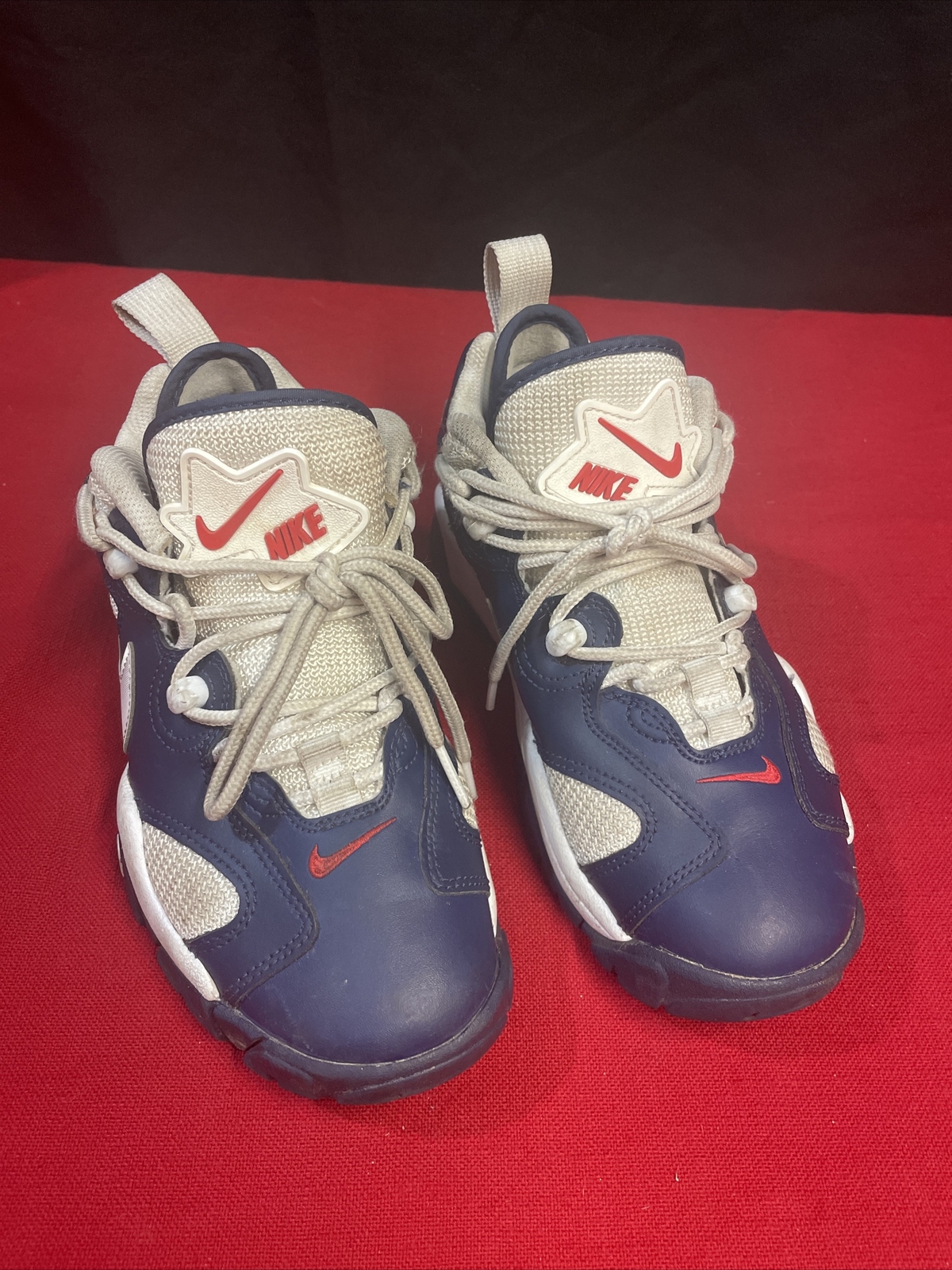 Nike Air Barrage Low USA Size 4 Youth 