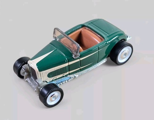 1932 FORD MODEL ROADSTER Diorama Collectible DieCast Model Car 1:64 Green LOOSE - Picture 2 of 8