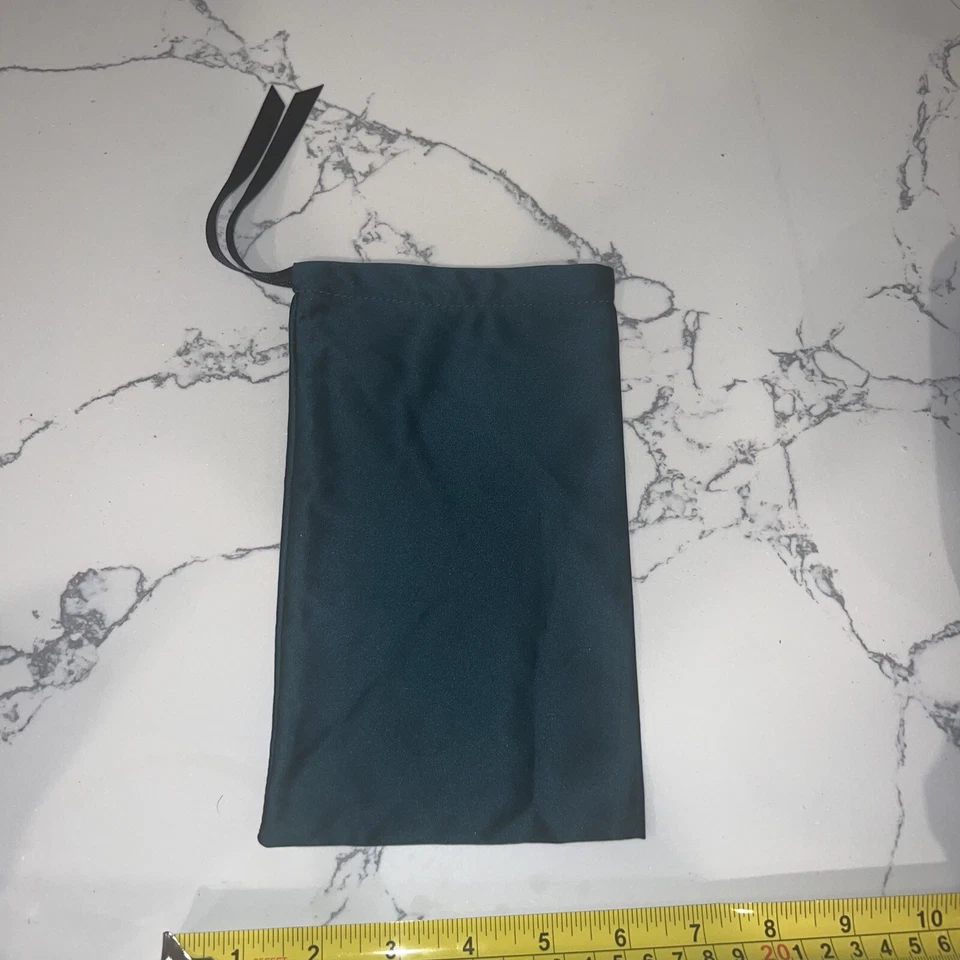 Auténtica bolsa antipolvo Gucci verde esmeralda para gafas de sol o gafas bolsa de accesorios Foto 3 de 3