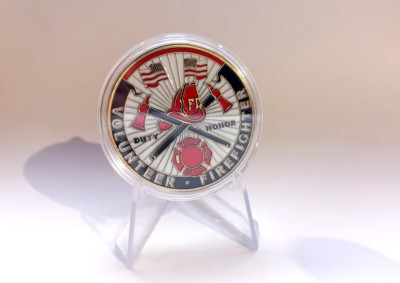 US FEUERWEHR Challenge Coin mit Aufsteller / kein Code 3